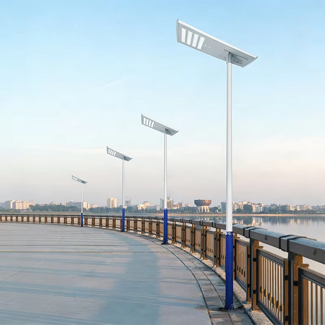 ไฟถนน LED พลังงานแสงอาทิตย์ IP65 กันน้ำและกันฝุ่นอลูมิเนียมอัลลอยด์สำหรับพื้นที่ชายฝั่งทะเลชายหาดและภูมิภาคที่มีความชื้นสูง